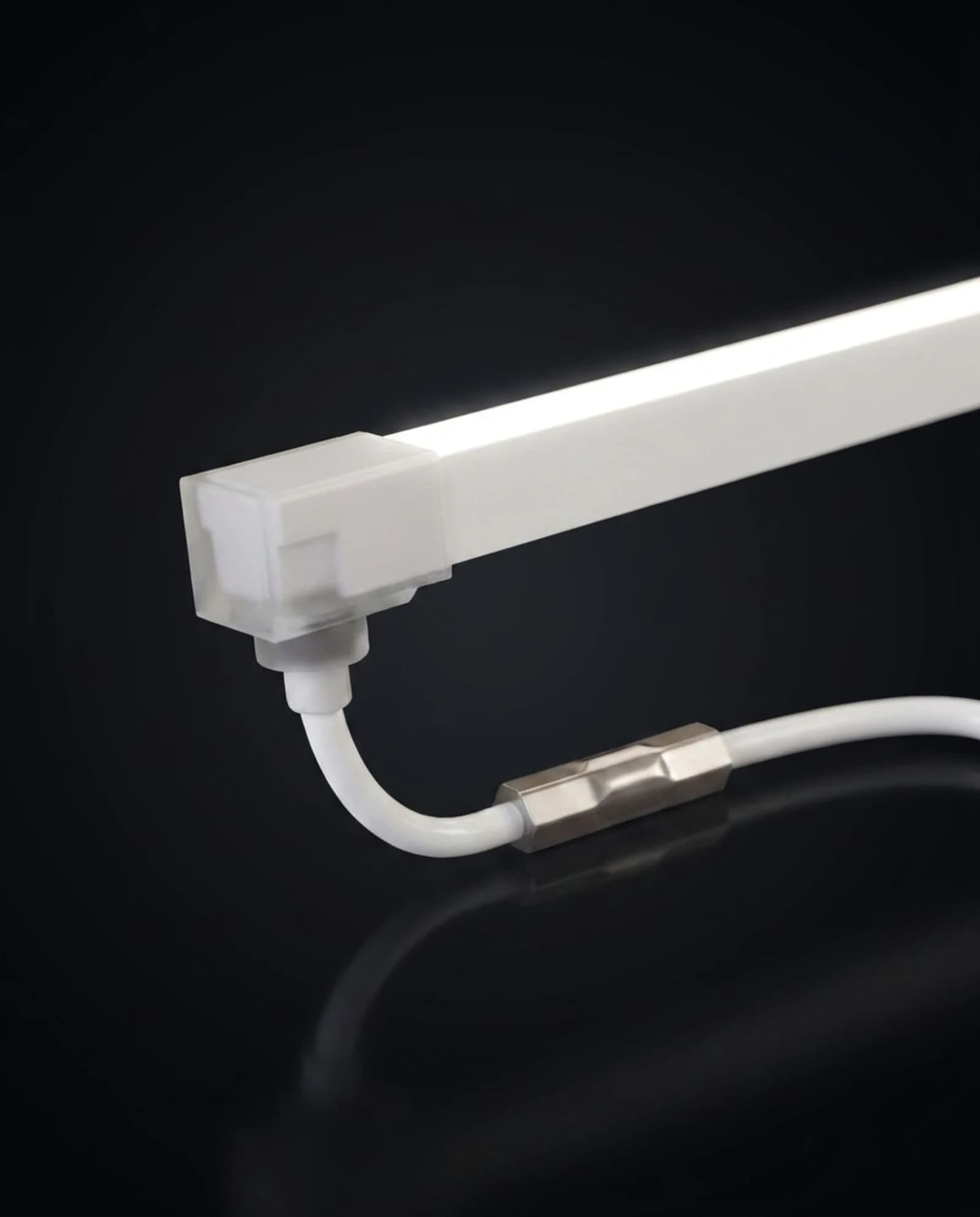 Factory-sealed IP68 connector detail